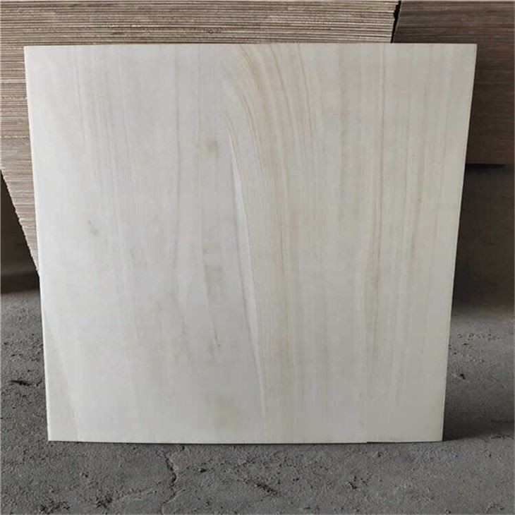 Paulownia-Holz